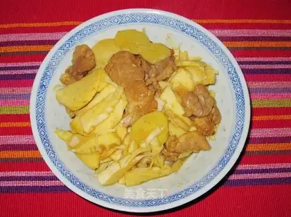 Fried pork slices with green bamboo shoots