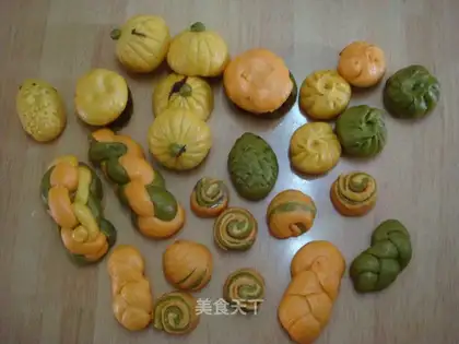 fancy dyed steamed buns