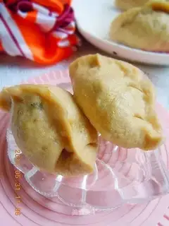 Steamed dumplings with whole wheat noodles