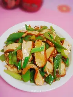 stir-fry peppers until fragrant