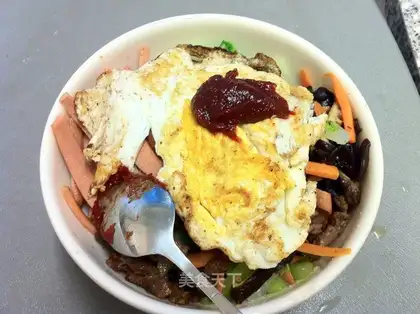 Korean bibimbap with spicy sauce