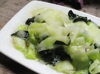 Perilla and cucumber slices