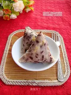 Yaozhu bacon and egg yolk rice dumplings