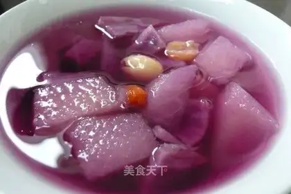 Stewed pear with purple sweet potatoes