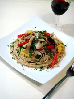 stir-fried pasta with mushroom bacon
