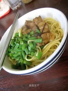 Braised pork and bean mixed noodles