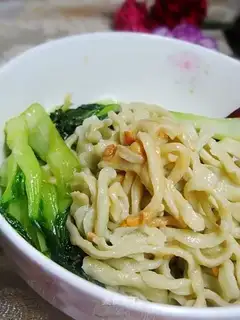 Spinach handmade noodles