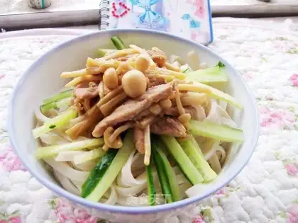 Flammulina velutipes mixed noodles
