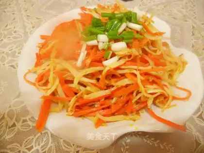 stir-fried whitebait with shredded carrot