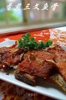 Pan-fried salmon bones