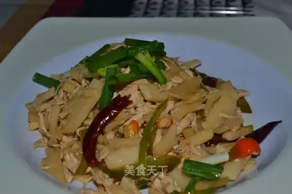 stir-fried shredded chicken with bamboo shoots