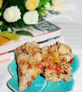 Eight treasure salted egg and yellow pork rice dumplings