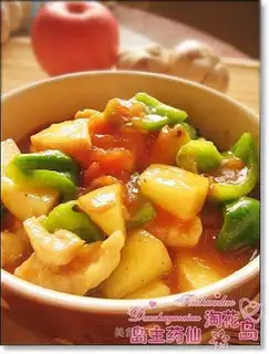 Chicken with apple and tomato sauce