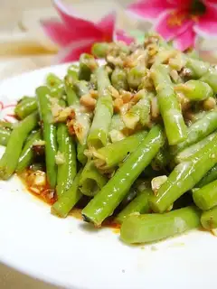 Green beans in cold sauce