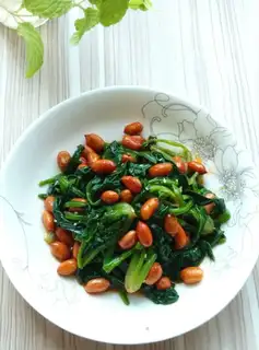 Spinach with peanuts