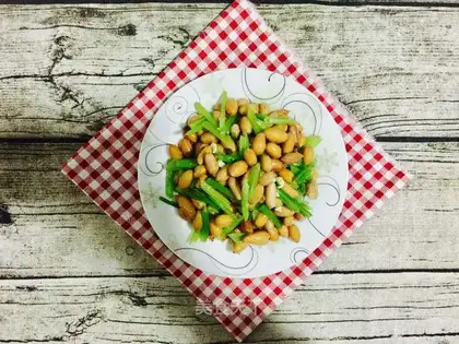 Celery with peanuts