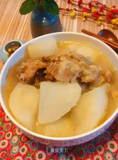 Dragon bone radish soup