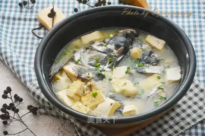 Mushroom tofu fish head soup