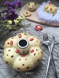 The soup grows chicken bread