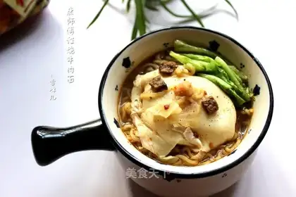 Red roast beef noodle