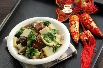 Two mushroom eggs dry fish cake