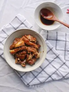 The honey and the chicken legs