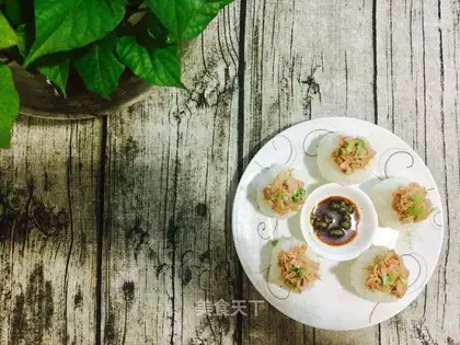 The tuna sushi