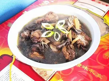 Chicken-cooked mushrooms