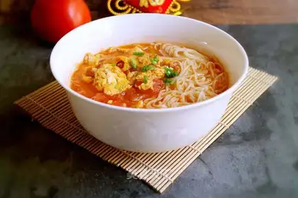 Tomato egg noodles