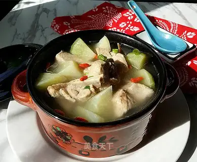 Blue radish steak soup
