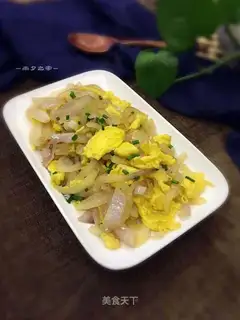 Onion fried eggs