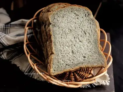 Black sesame soy toast