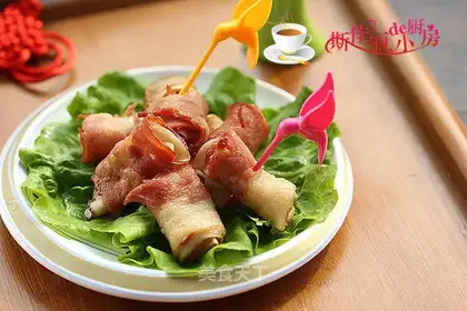 Apricot bacon roll