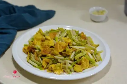 Garlic fried eggs