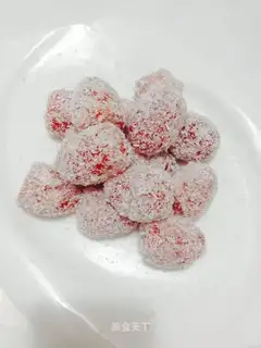 The wine makes the fruit