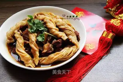 Lamb sticky rolls