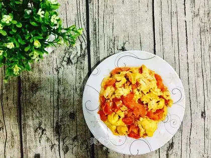 Tomato fried eggs