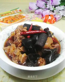 Black-mucked pig hoof