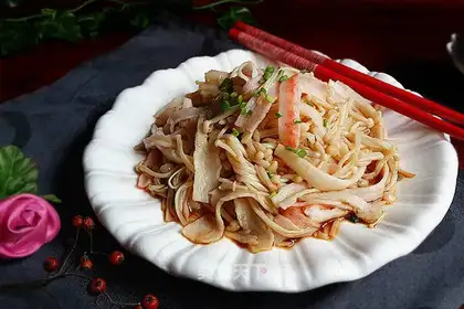 Crab sticks with golden needle mushrooms