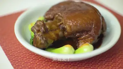 The soup burns the elbow