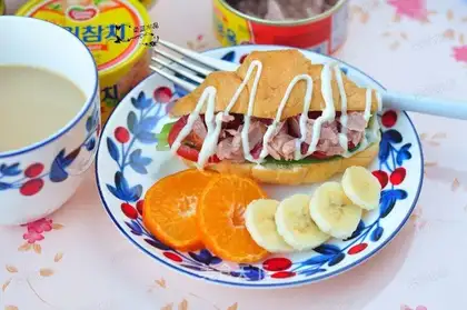 Tuna sandwich