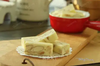 Peanut almonds