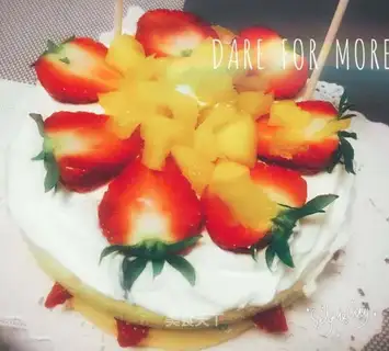 Strawberry naked cake
