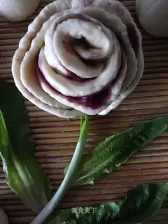 Rose buns