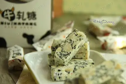Peanut, black sesame cow, sugar