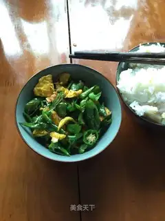 Chili fried eggs