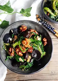 Spinach, walnuts
