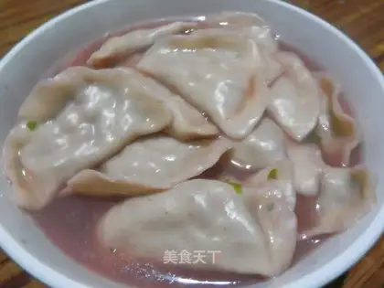 Red soup dumplings