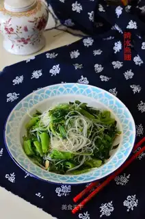 A spinach with a cheese fan