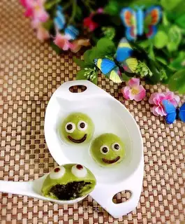 Fun frog soup
